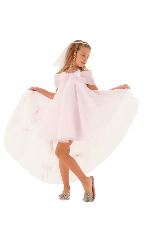 Kız çocuk kuyruklu elbise